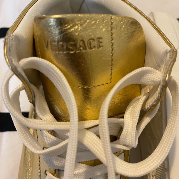 VERSACE MÉDUSA NEW GOLD SNEAKERS - Picture 4 of 8